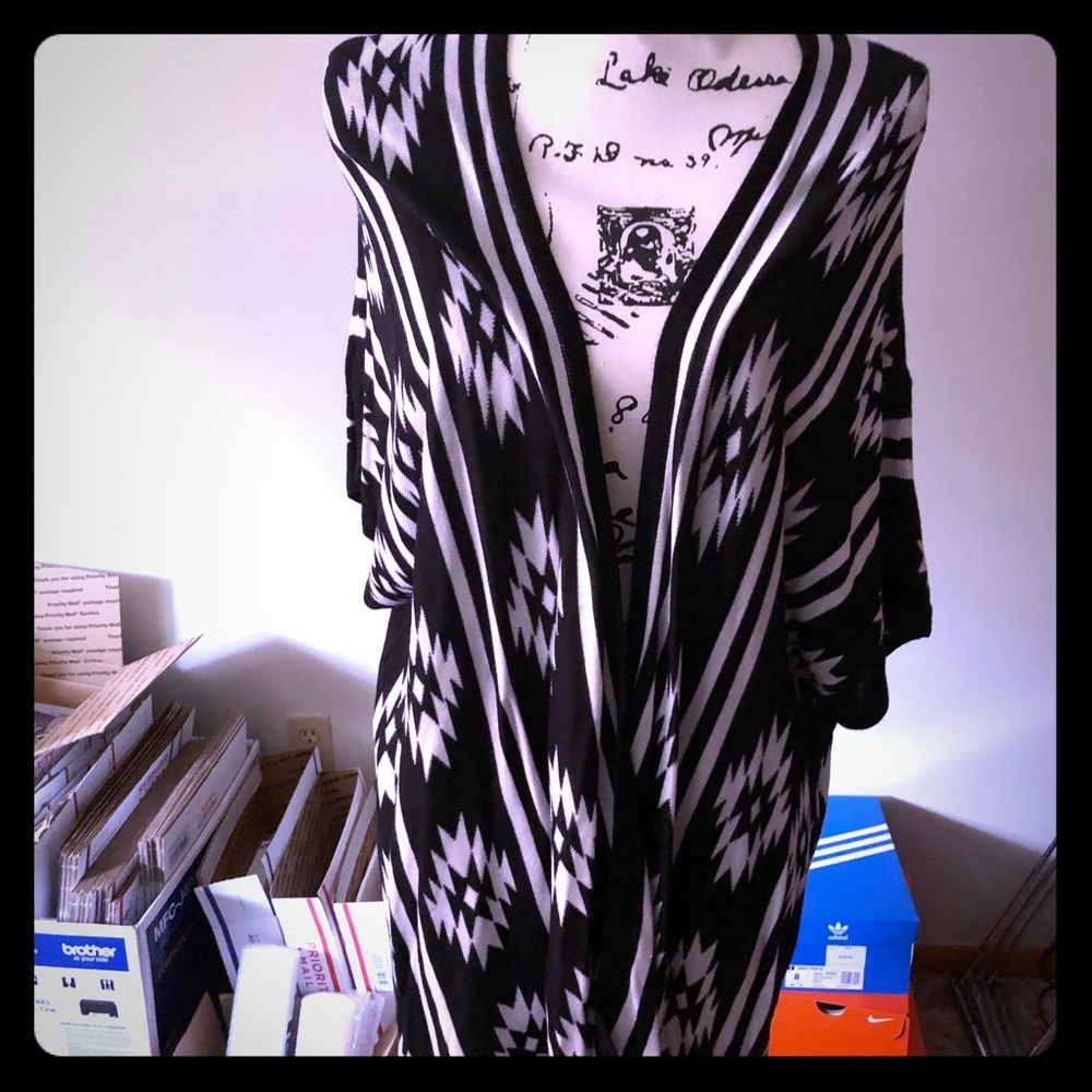 Forever 21 Black n White Kimono size small